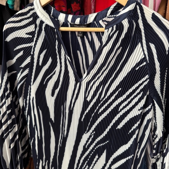 Banana Republic Petite Pleated Mini Dress Small Navy Zebra - Picture 3 of 9